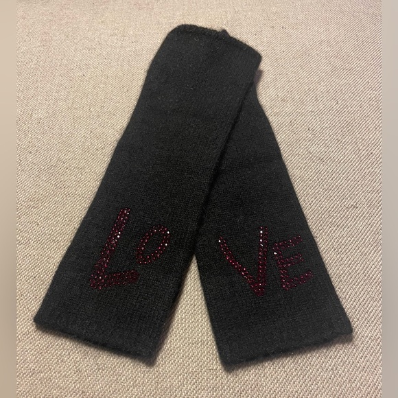 NWT The Cashmere Project Black LOVE Rhinestone Cashmere Fingerless Gloves - Picture 7 of 9